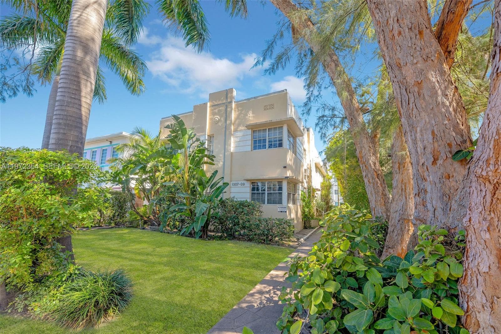 A11972364 — Miami Beach
