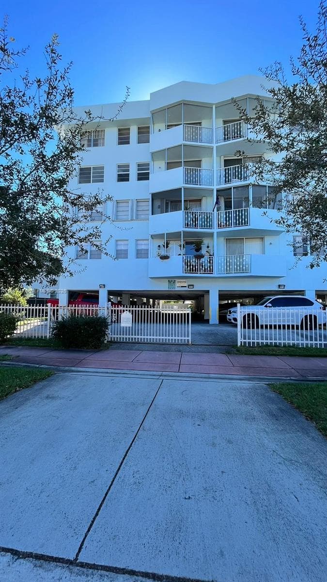 A11972476 — Miami Beach — 12