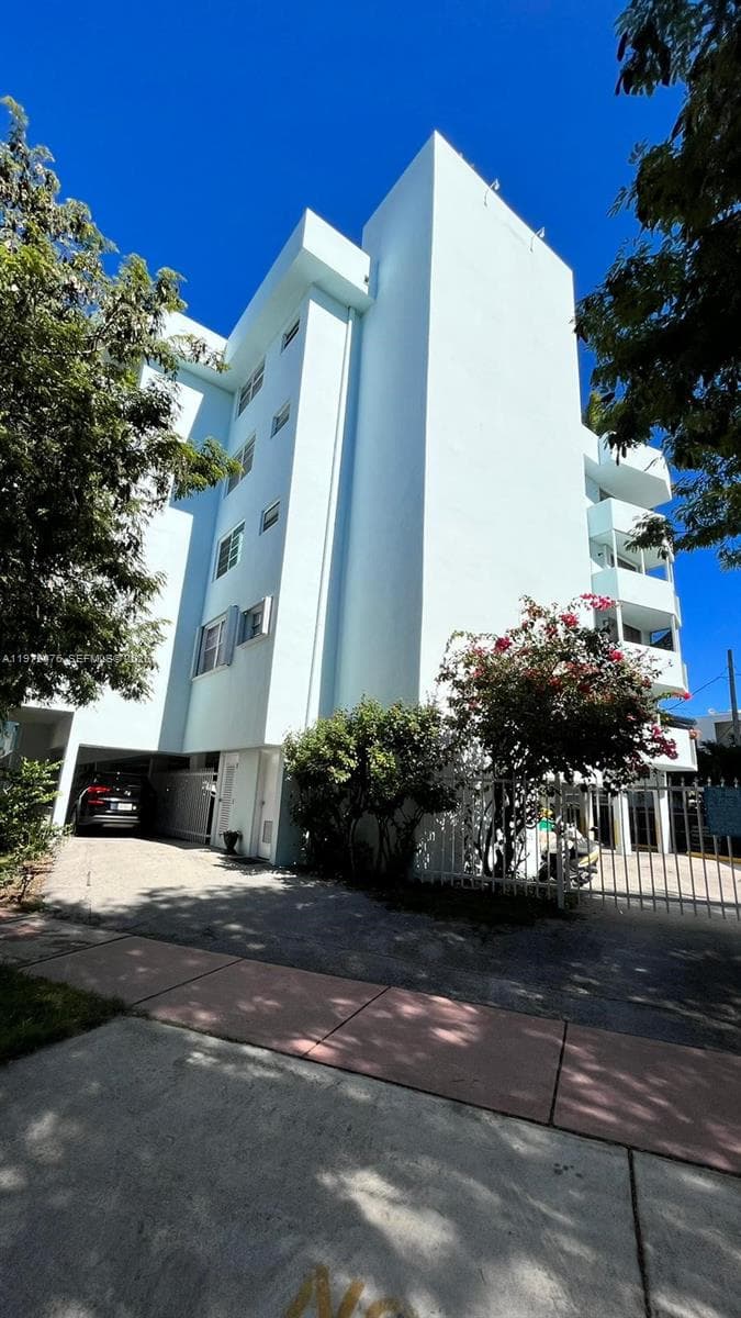 A11972476 — Miami Beach — 9
