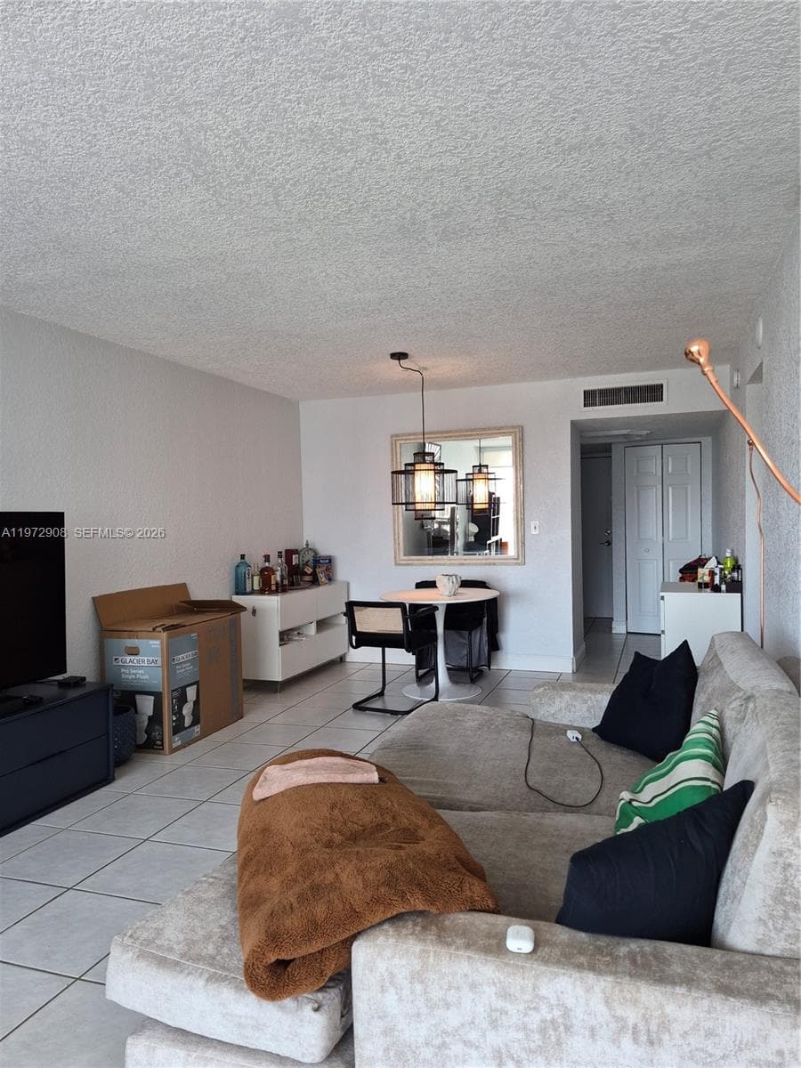 A11972908 — Miami Beach — 13
