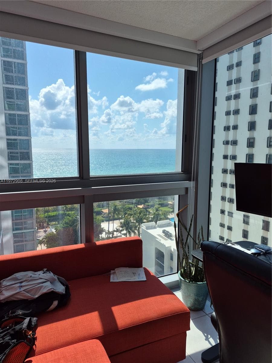 A11972908 — Miami Beach — 9