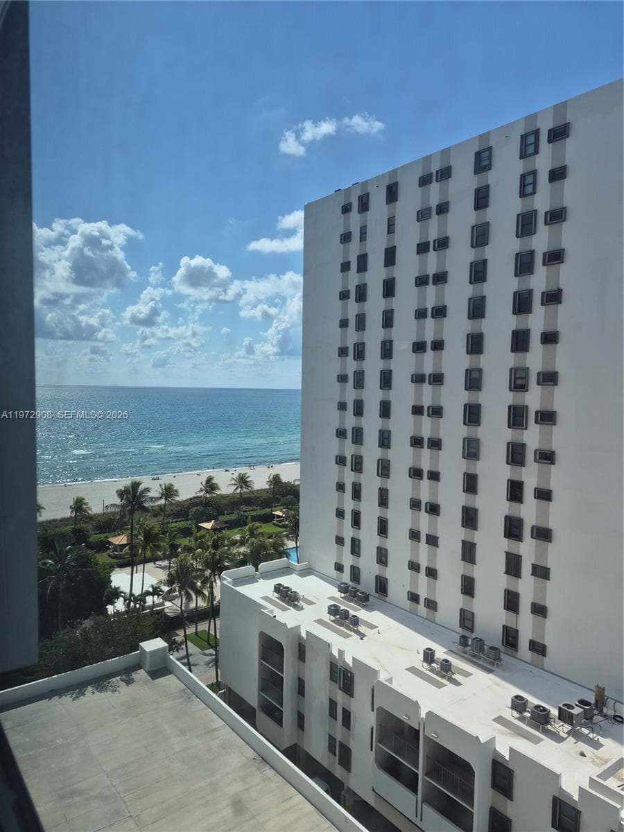 A11972908 — Miami Beach — 38