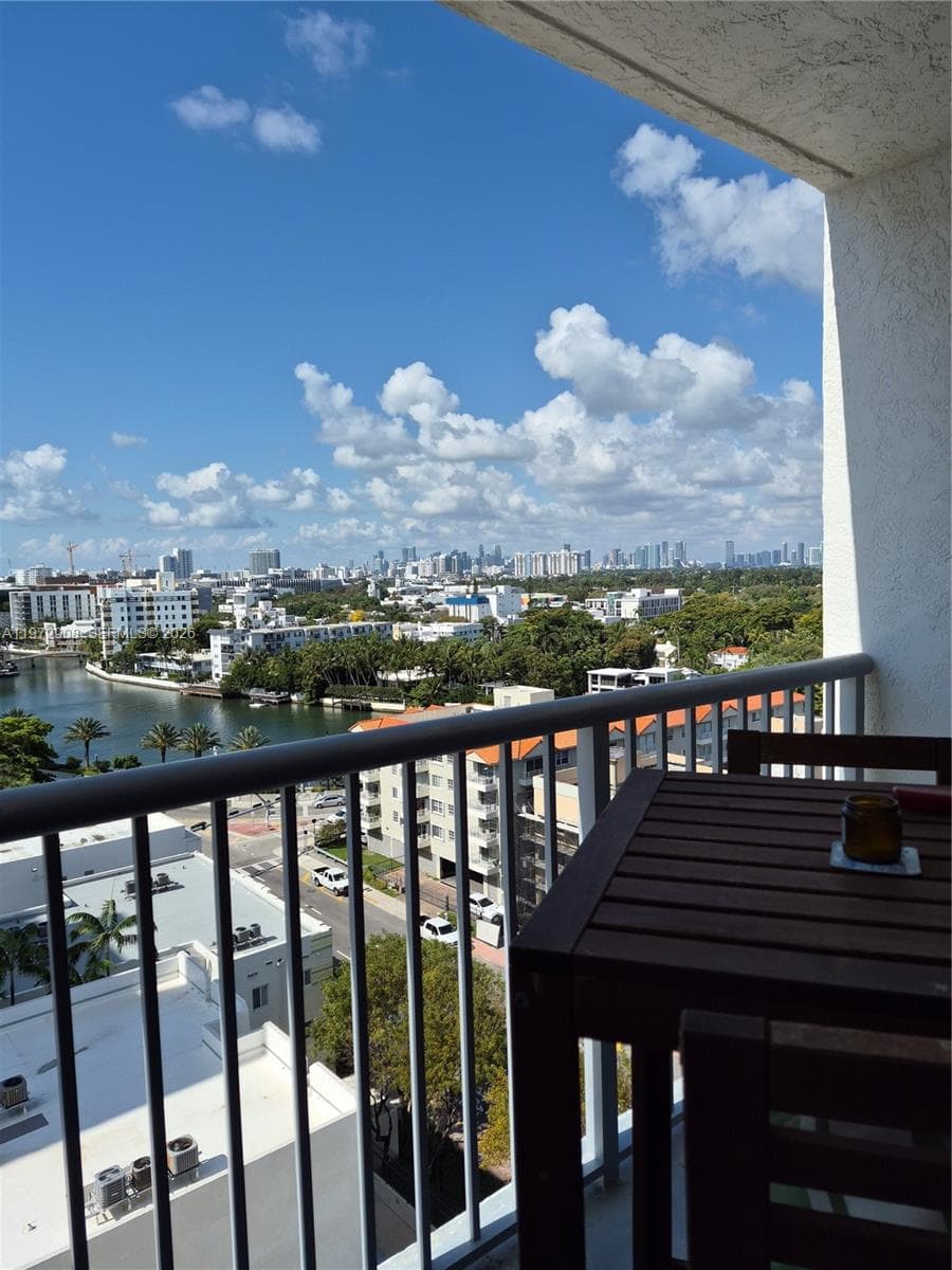 A11972908 — Miami Beach — 10