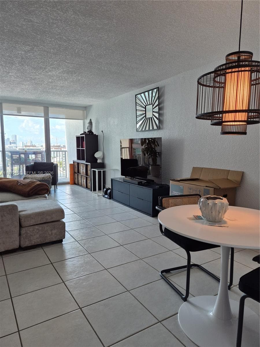 A11972908 — Miami Beach — 14