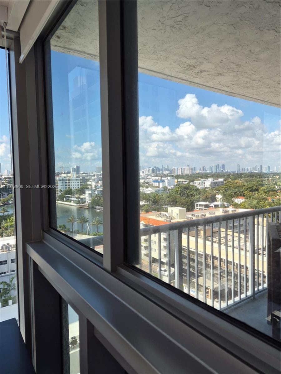 A11972908 — Miami Beach — 41