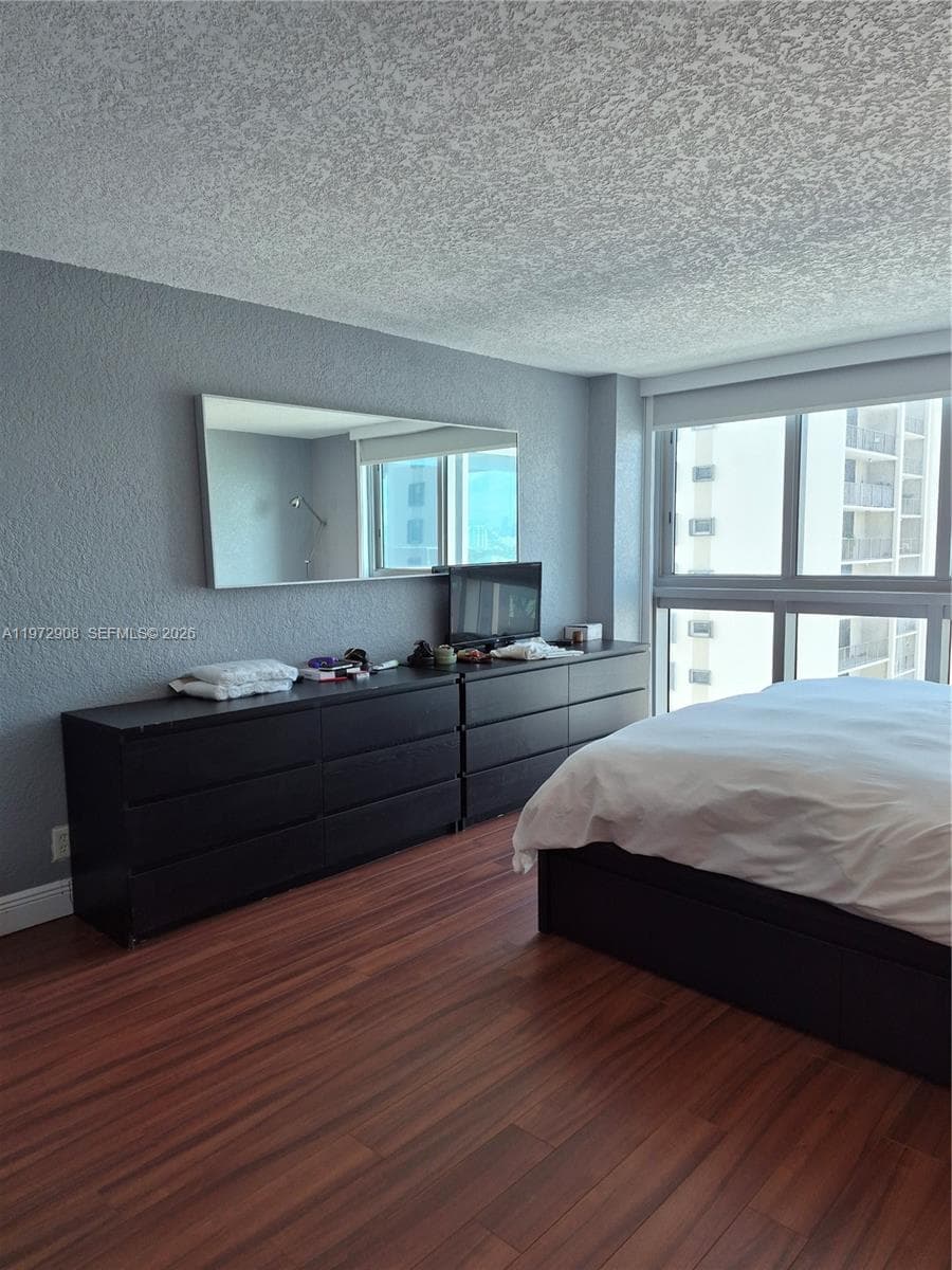 A11972908 — Miami Beach — 18