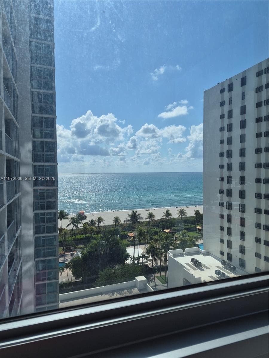 A11972908 — Miami Beach — 8
