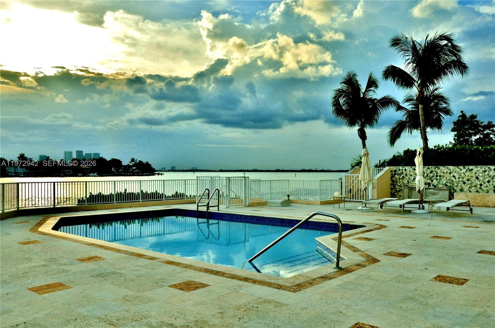 A11972942 — Miami Beach — 12