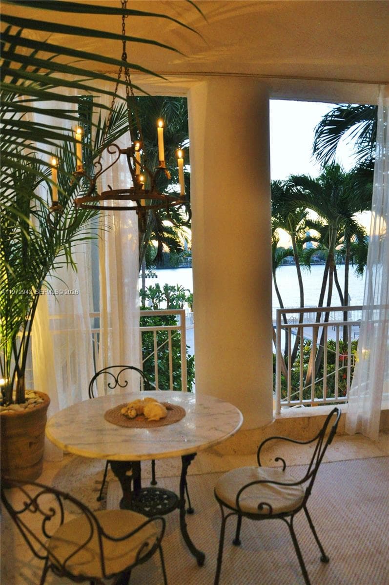 A11972942 — Miami Beach — 54