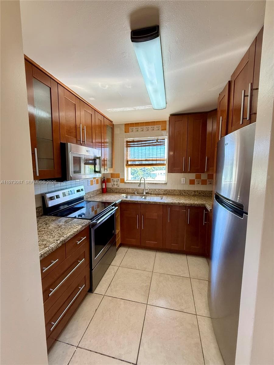 A11973087 — Miami Beach — 4