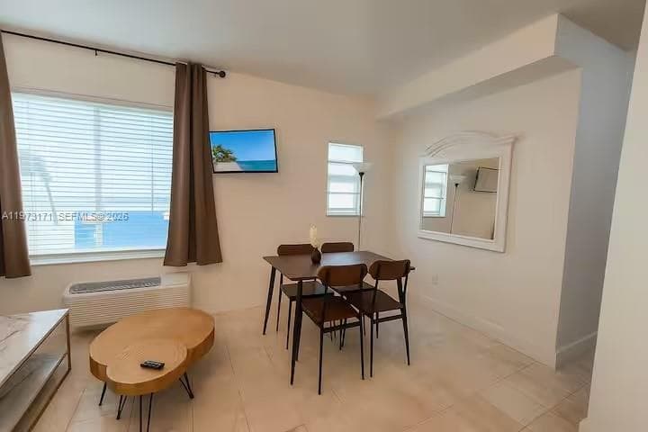 A11973171 — Miami Beach — 4