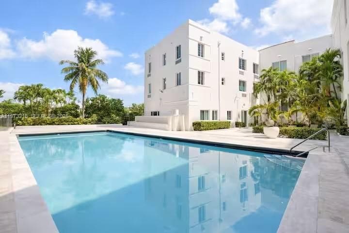 A11973216 — Miami Beach — 5