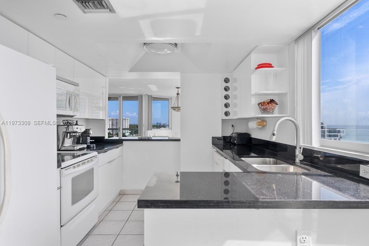 A11973308 — Miami Beach — 16