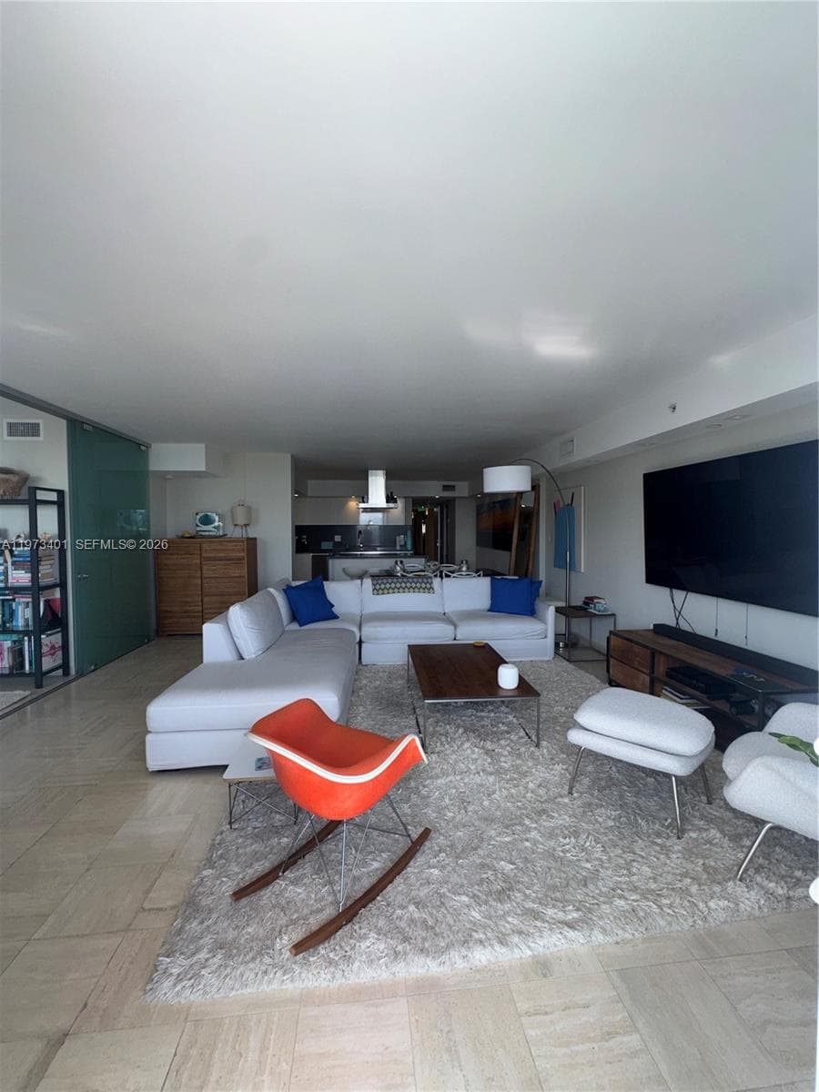A11973401 — Miami Beach — 13