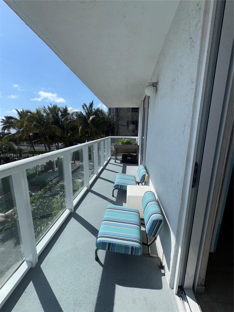 A11973401 — Miami Beach — 14