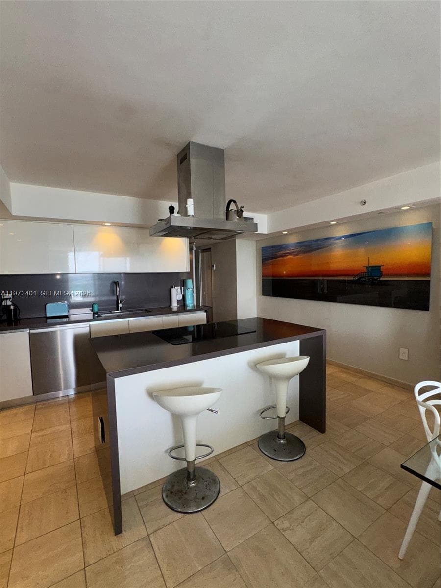 A11973401 — Miami Beach — 18