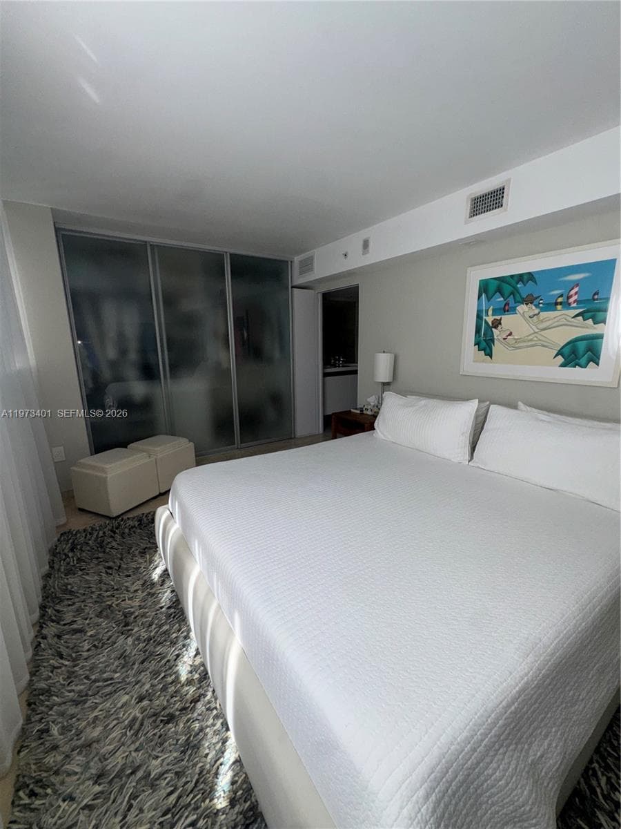 A11973401 — Miami Beach — 19