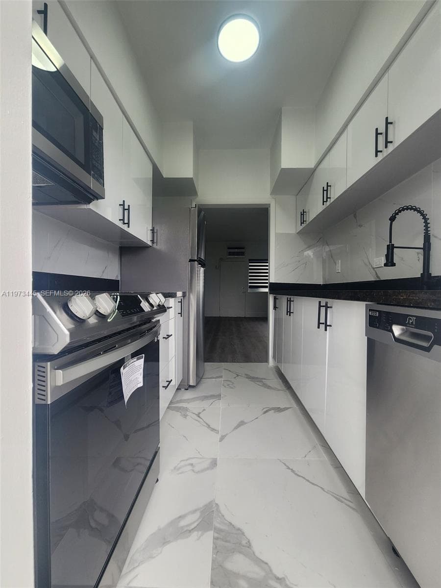 A11973445 — Miami Beach — 46
