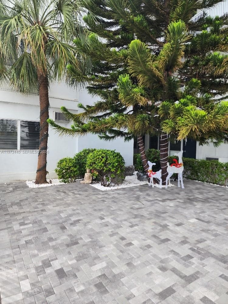 A11973445 — Miami Beach — 3