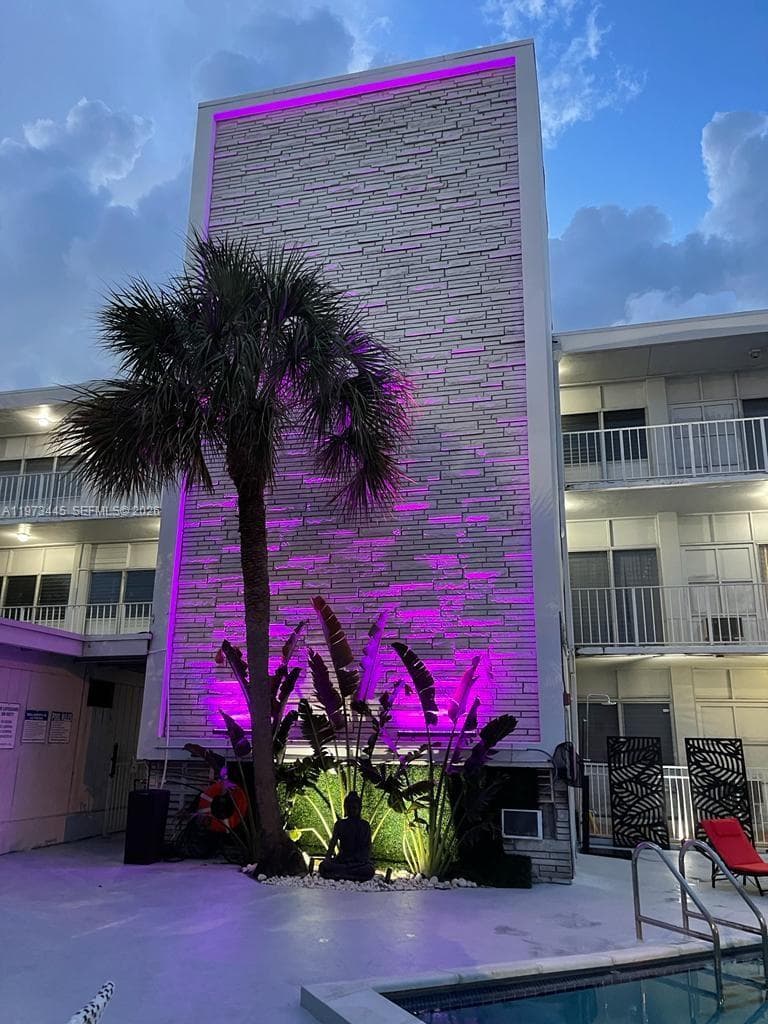 A11973445 — Miami Beach
