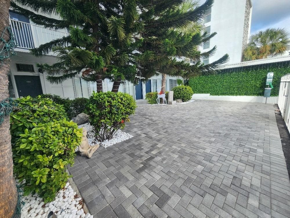 A11973445 — Miami Beach — 5