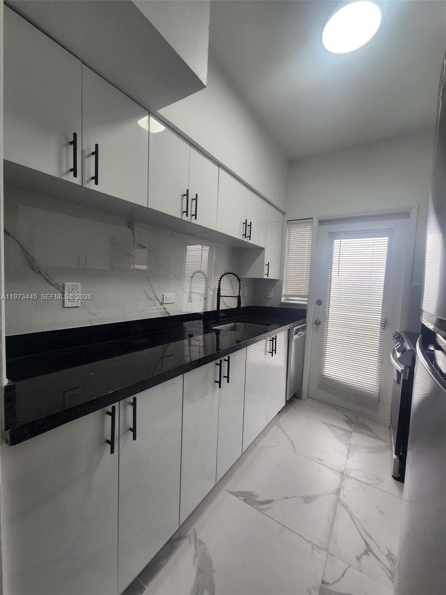 A11973445 — Miami Beach — 44