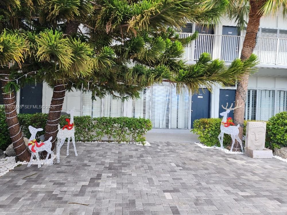 A11973445 — Miami Beach — 4