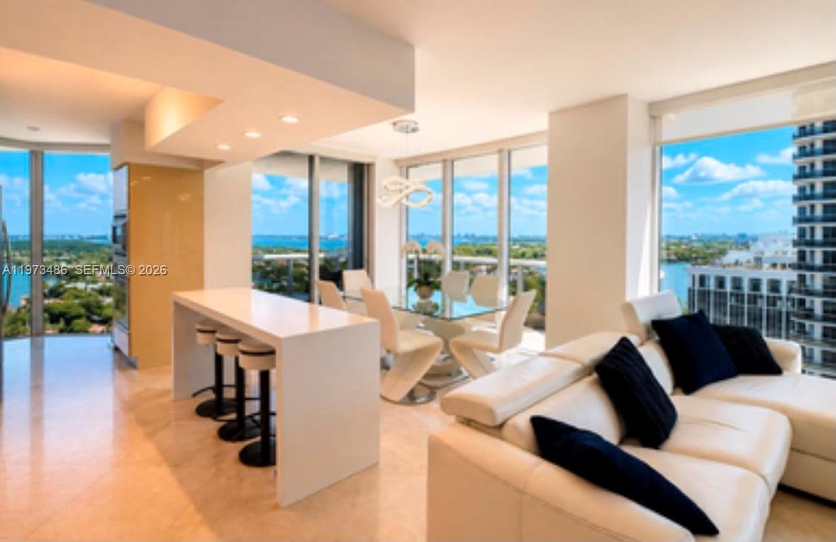 A11973486 — Miami Beach — 2