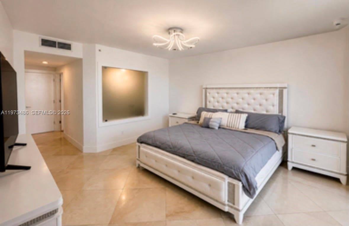 A11973486 — Miami Beach — 6