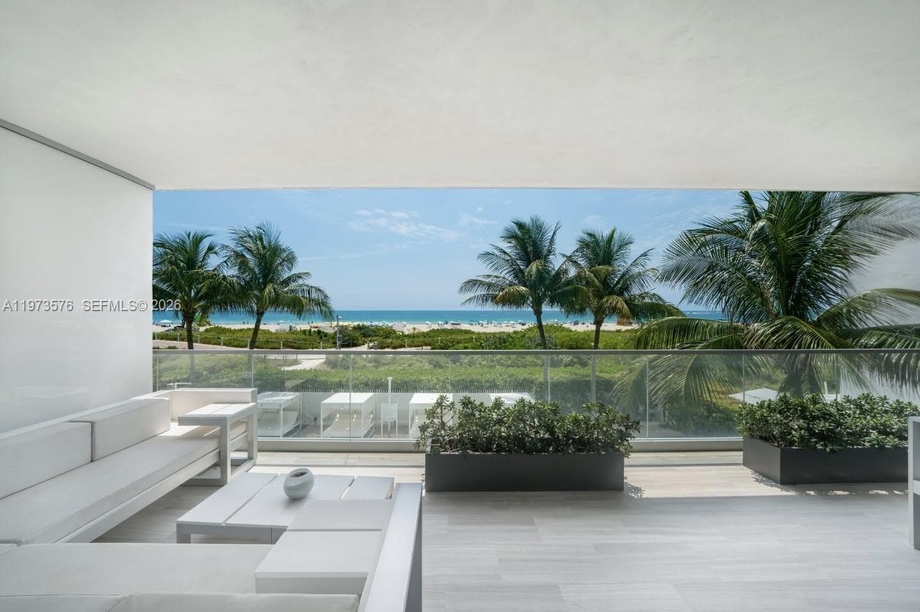 A11973576 — Miami Beach — 2