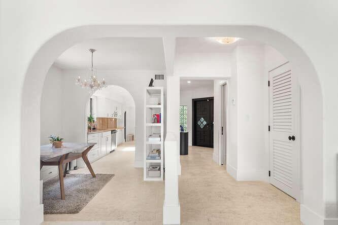R11167887 — Miami Beach — 13