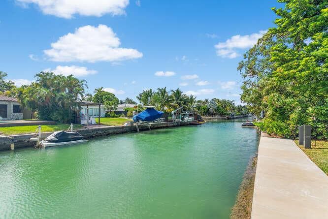 R11167887 — Miami Beach — 53