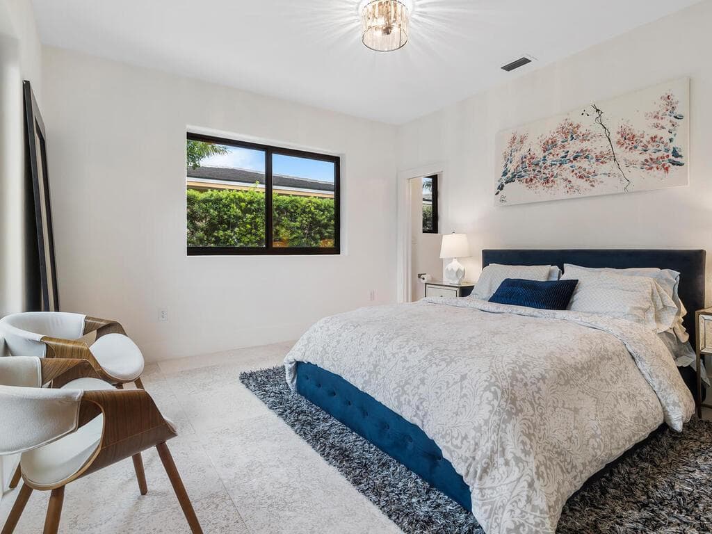 R11167887 — Miami Beach — 26