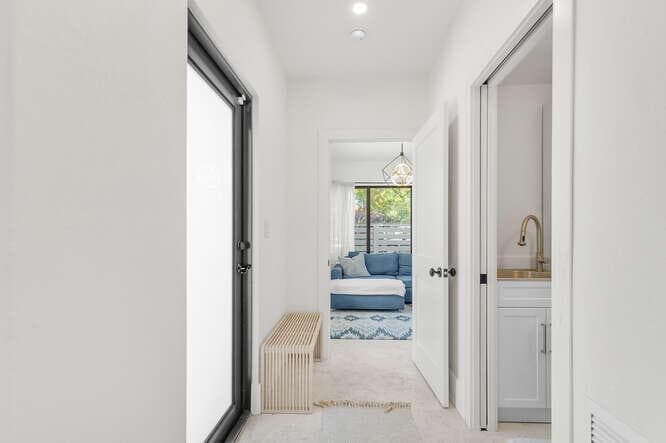 R11167887 — Miami Beach — 22
