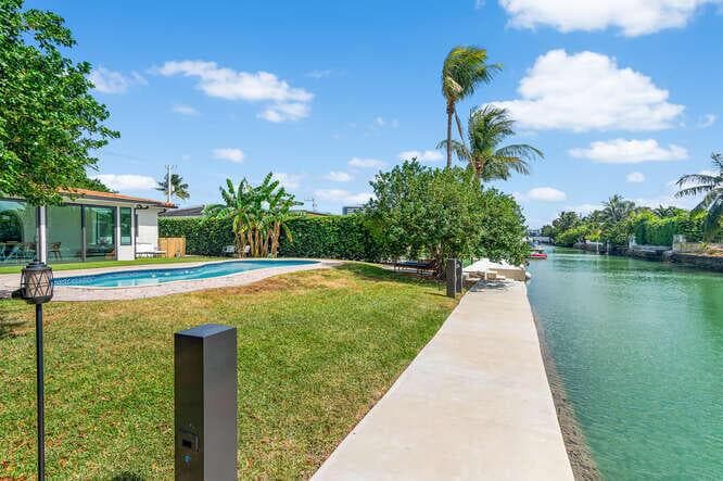 R11167887 — Miami Beach — 49