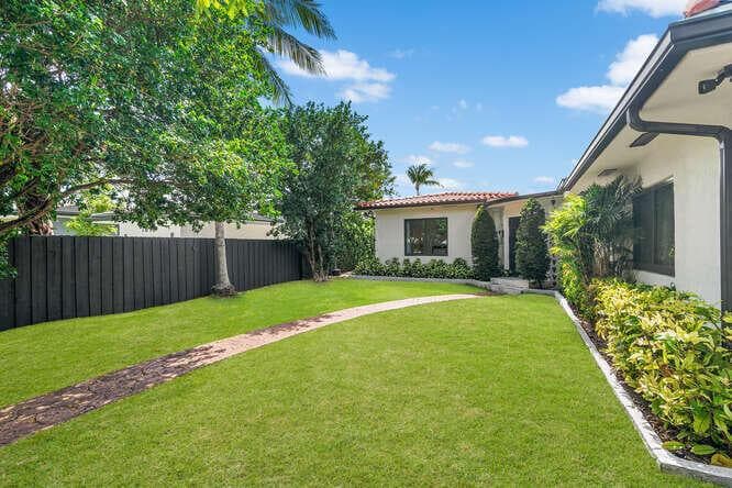 R11167887 — Miami Beach — 41