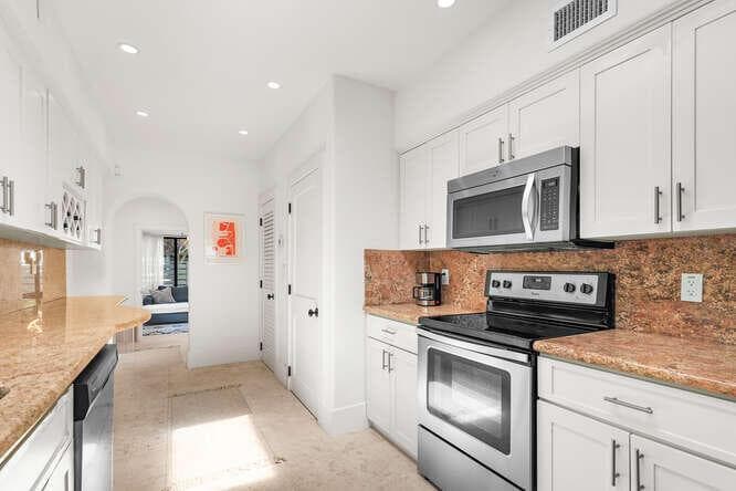 R11167887 — Miami Beach — 45