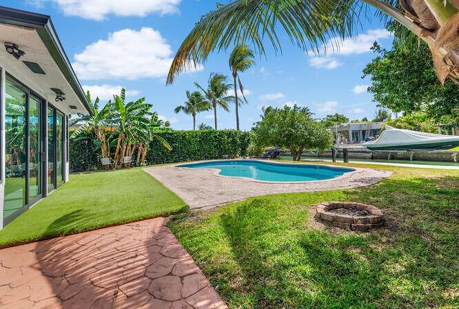 R11167887 — Miami Beach — 50