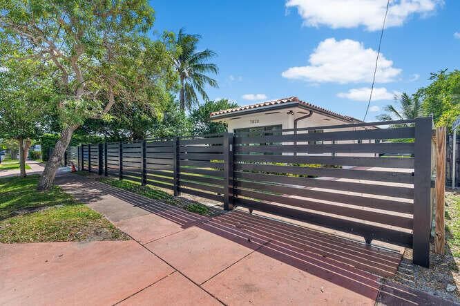 R11167887 — Miami Beach — 48