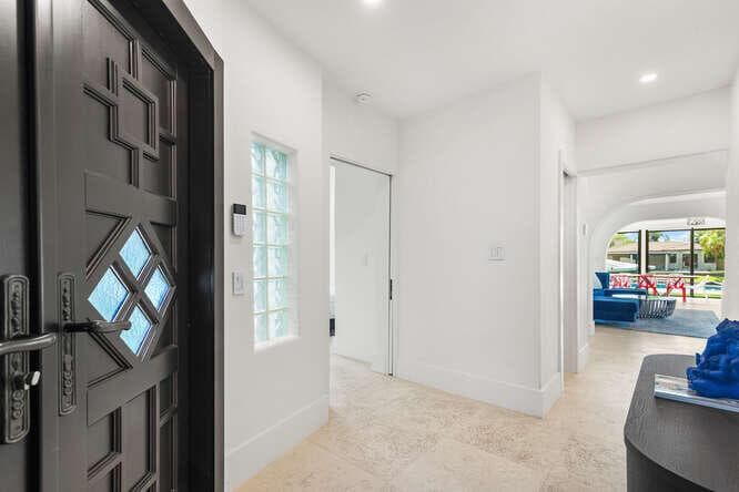 R11167887 — Miami Beach — 31