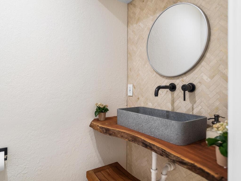 R11167887 — Miami Beach — 25