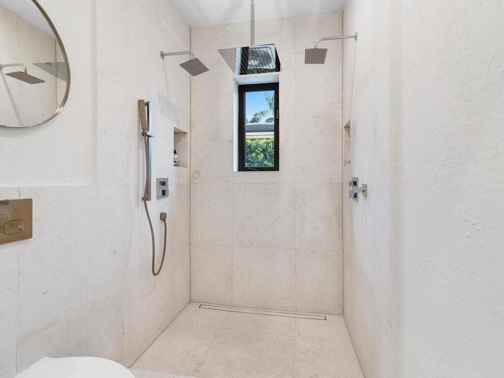 R11167887 — Miami Beach — 21