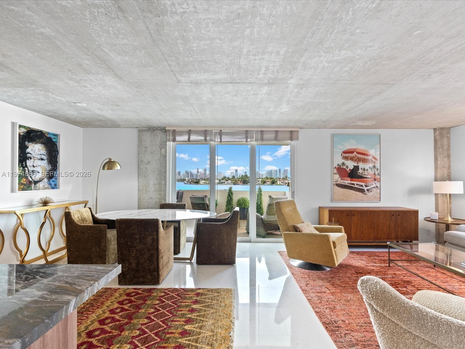 A11974860 — Miami Beach
