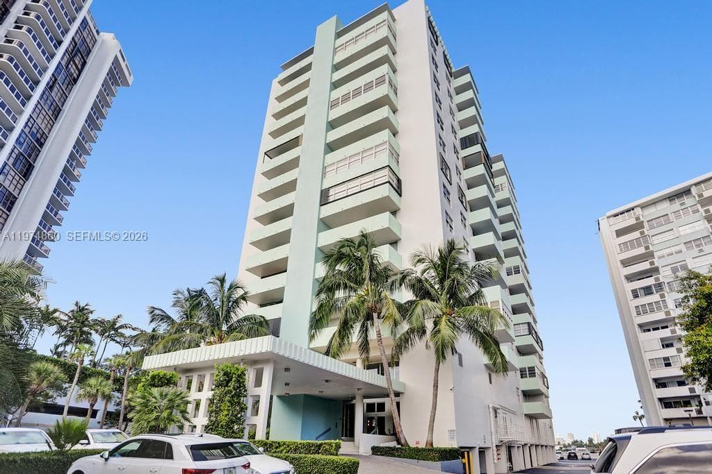 A11974860 — Miami Beach — 29