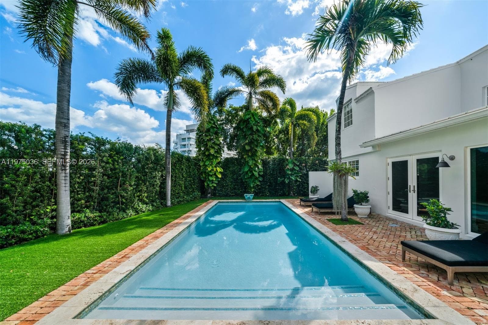 A11975036 — Miami Beach — 46