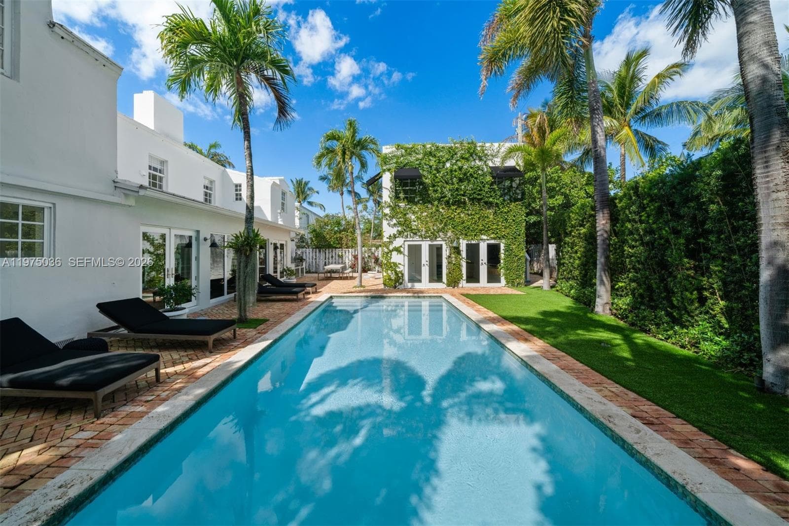 A11975036 — Miami Beach — 43