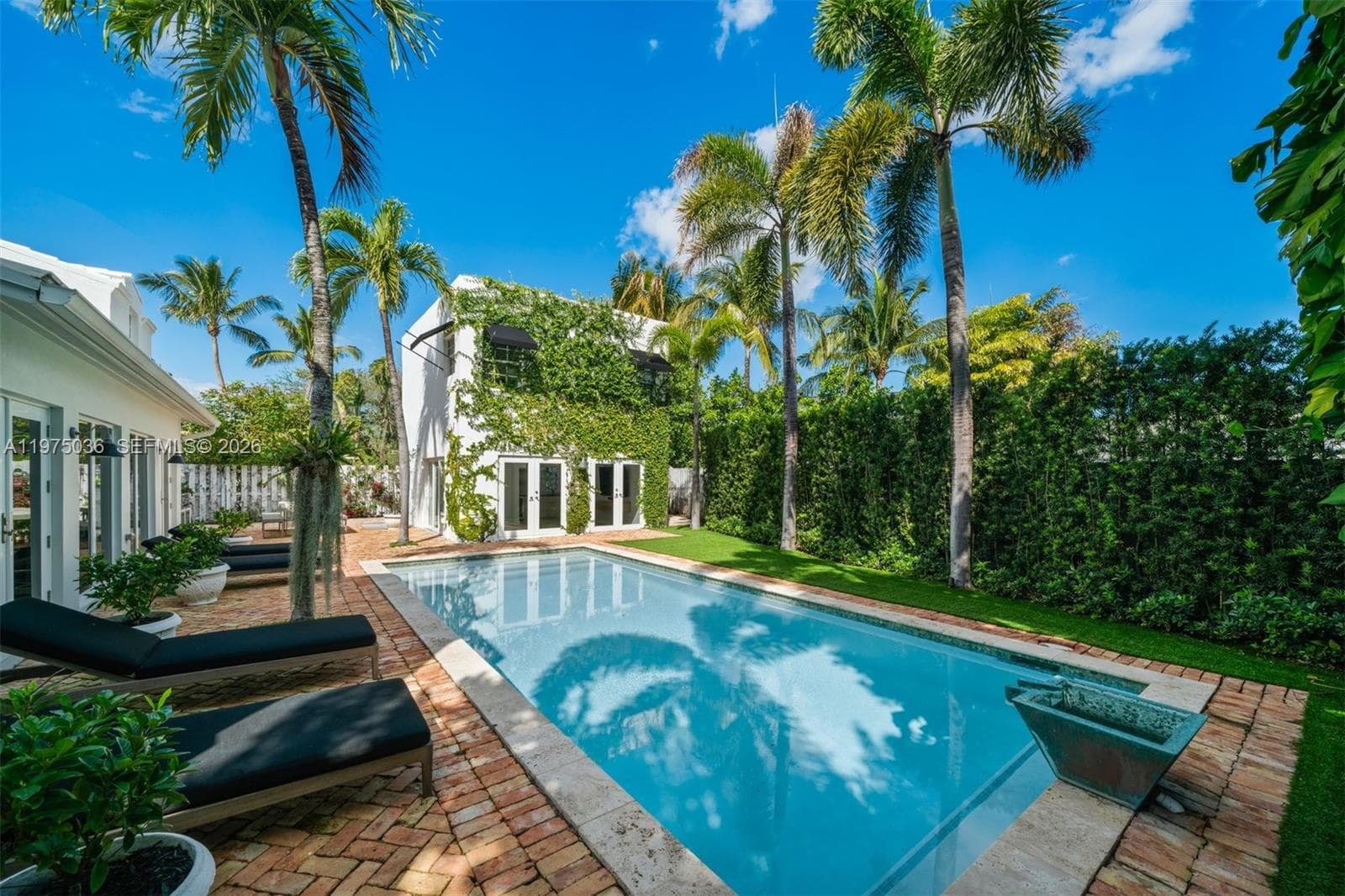 A11975036 — Miami Beach — 44