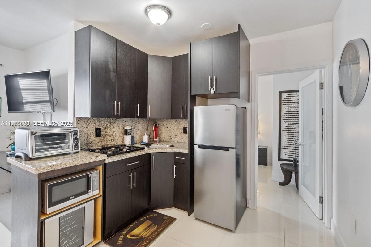 A11975480 — Miami Beach — 6