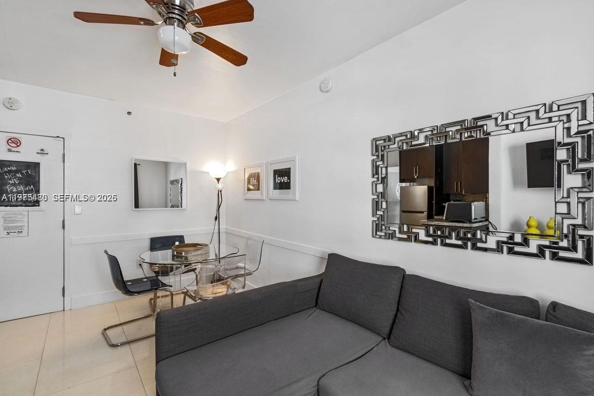 A11975480 — Miami Beach