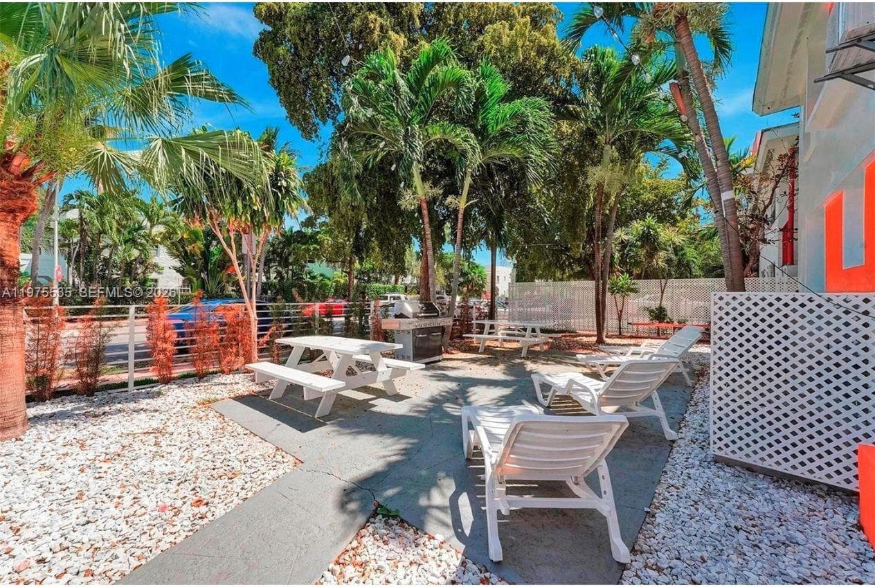 A11975535 — Miami Beach — 24